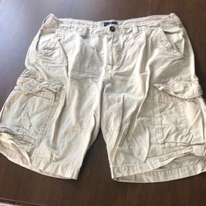 American Eagle Men’s 38 Cream Cargo Shorts